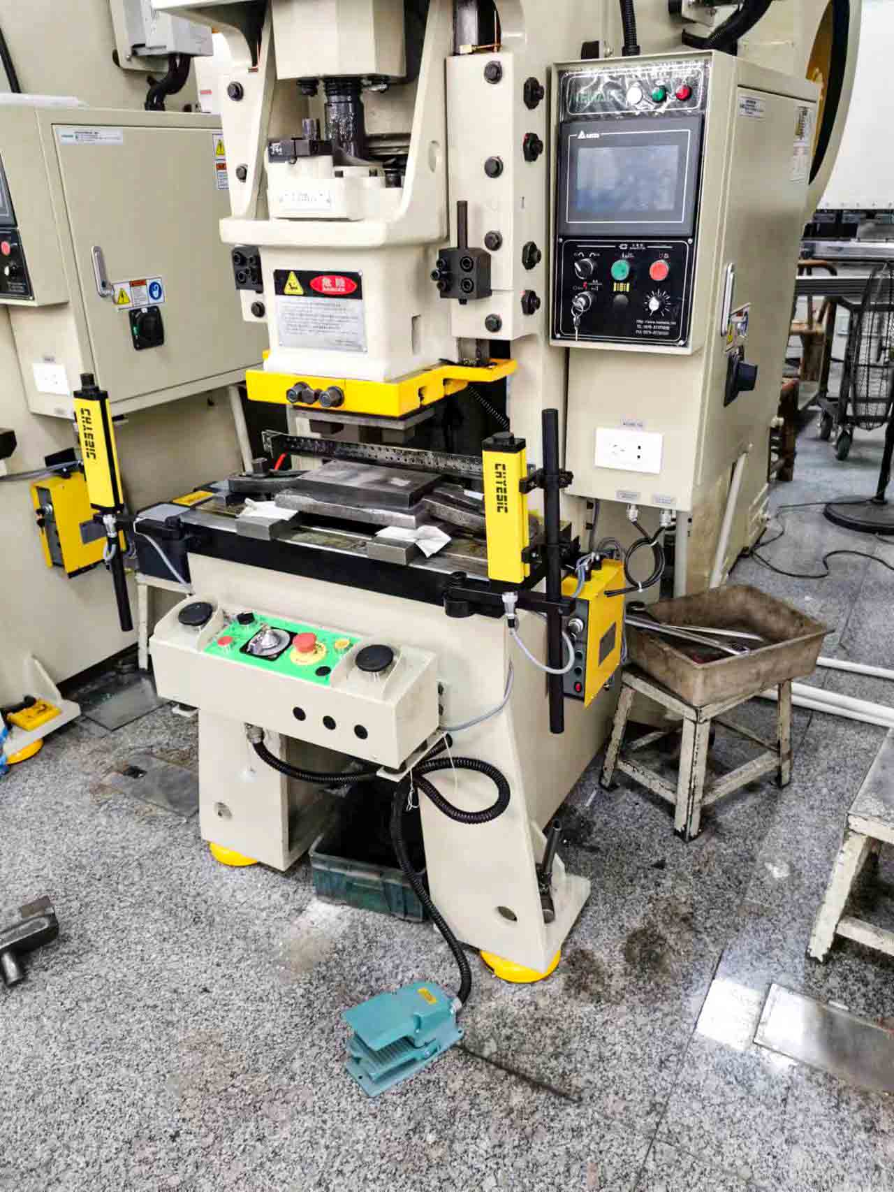 Safety Light Curtain in Industrial Application